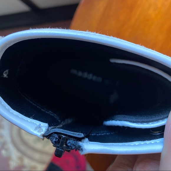 ♥️ MADDEN GIRL by STEVE MADDEN WHITE BOOTS ♥️ - Picture 7 of 9